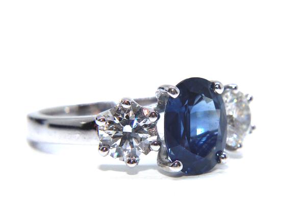 18ct White Gold Oval Blue Sapphire Diamond Ring 3.85ct